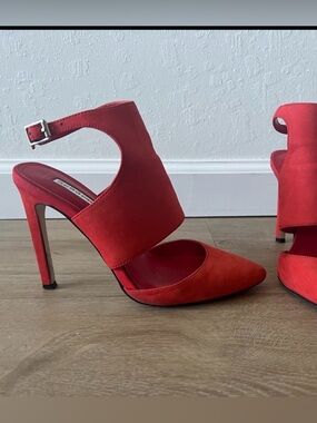 BCBG red💋 stilleto women’s pumps shoes heels size 6. Pre loved